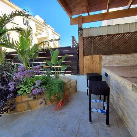 Charming 3-bed In With Heated Pool *