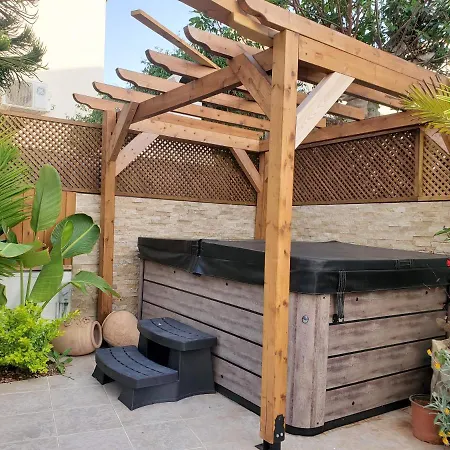 Villa Charming 3-bed In With Heated Pool *