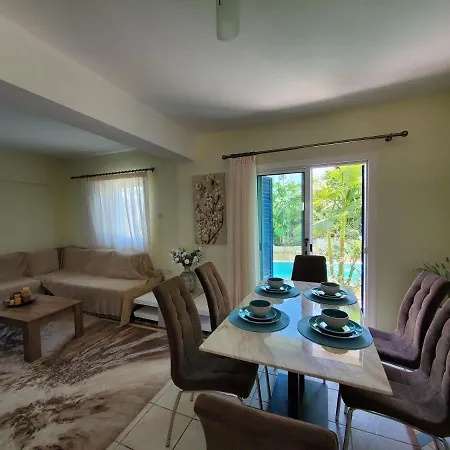 Charming 3-bed In With Heated Pool Villa *