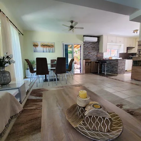 Charming 3-bed In With Heated Pool * Protaras