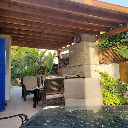 Villa Charming 3-bed In With Heated Pool